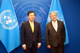 Phó Thủ tướng Thường trực Phạm Bình Minh và Tổng Thư ký Liên hợp quốc Antonió Guterres. (Nguồn: baochinhphu.vn)