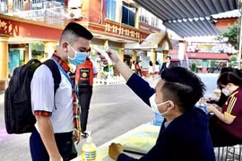 Thành phố Hồ Chí Minh đón gần 680.000 học sinh trở lại trường học