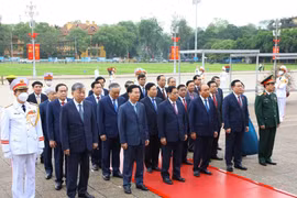 Lãnh đạo Đảng, Nhà nước viếng Chủ tịch Hồ Chí Minh, tưởng niệm liệt sỹ