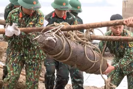Phú Thọ di dời an toàn quả bom từ thời chống Mỹ nặng hơn 100kg 