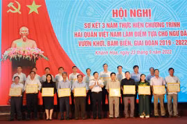 Hải quân Việt Nam - điểm tựa cho ngư dân vươn khơi, bám biển