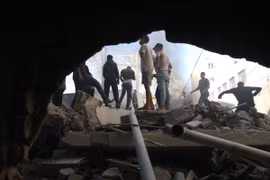 Tòa nhà bị phá hủy sau cuộc không kích của Israel tại Dải Gaza, ngày 24/10/2024. (Ảnh: THX/TTXVN)