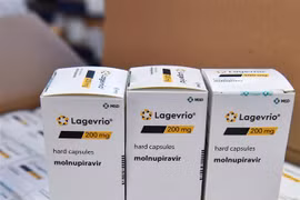 Hãng Merck dự báo giảm mạnh doanh thu từ thuốc chữa COVID-19