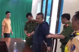 Bắt lái xe đầu kéo vi phạm nồng độ cồn, chống người thi hành công vụ