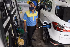 Giá dầu, vàng lập kỷ lục, chứng khoán châu Á chịu sức ép do xung đột