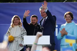 Tổng thống Ukraine tới Litva tham gia Hội nghị Thượng đỉnh NATO