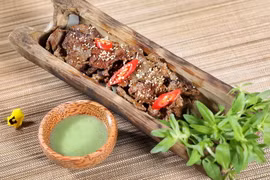 Thịt bò nướng ống tre - món ăn được ưa thích trong thực đơn tiệc tùng