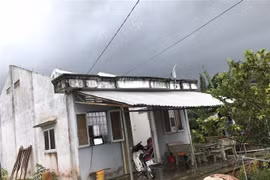 Mưa kèm dông lốc khiến 4 người thương vong và gây nhiều thiệt hại