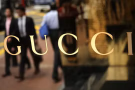 Các nhà điều tra của EU khám xét văn phòng của hãng thời trang Gucci