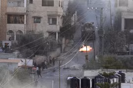 Giao tranh giữa quân đội Israel và tay súng Palestine ở khu Bờ Tây