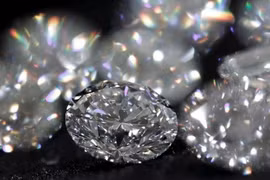 Những viên kim cương được nhà sản xuất kim cương Alrosa trưng bày giới thiệu tại Moskva, Nga. (Nguồn: Reuters)