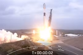 SpaceX phóng 13 vệ tinh quân sự lên quỹ đạo thấp quanh Trái Đất