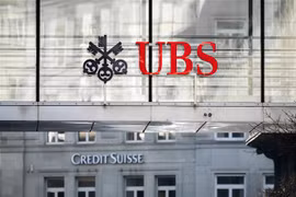 UBS có thể sẽ phải cắt giảm nhân sự sau khi mua lại Credit Suisse