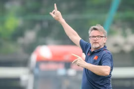 Huấn luyện viên Philippe Troussier có triết lý chơi bóng chặt chẽ, đề cao tính hiệu quả. (Ảnh: PV/Vietnam+)