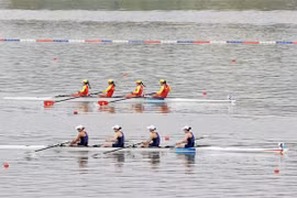 Đội thuyền bốn nữ hạng nặng môn rowing (Đinh Thị Hảo, Dư Thị Bông, Phạm Thị Huệ, Hà Thị Vui) giành huy chương Đồng. (Ảnh: Hoàng Linh/TTXVN)