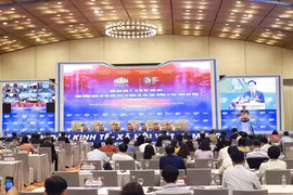 Chủ tịch Quốc hội Vương Đình Huệ phát biểu bế mạc diễn đàn. (Ảnh: Doãn Tấn/TTXVN)