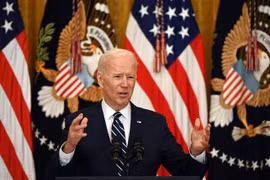 Tổng thống Mỹ Joe Biden phát biểu tại cuộc họp báo ở Nhà Trắng. (Ảnh: AFP/TTXVN)