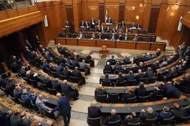 Chủ tịch Quốc hội Liban Nabih Berri (giữa, phía trên) chủ trì phiên bỏ phiếu bầu Tổng thống mới tại Quốc hội ở Beirut, ngày 29/9. (Ảnh: AFP/TTXVN)
