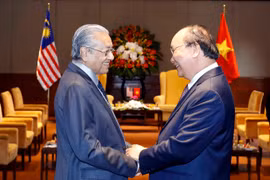 Thủ tướng Nguyễn Xuân Phúc và Thủ tướng Malaysia Mahathir Mohamad. (Ảnh: Thống Nhất/TTXVN)