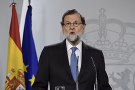 Thủ tướng Tây Ban Nha Mariano Rajoy trong một cuộc họp báo ở Barcelona. (Nguồn: AFP/TTXVN)