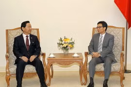 Phó Thủ tướng Vũ Đức Đam tiếp Phó Thủ tướng, Bộ trưởng Giáo dục Hàn Quốc Kim Sang-kon. (Ảnh: Văn Điệp/TTXVN)