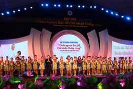 66 gương thiếu nhi được tuyên dương là đại biểu "Cháu ngoan Bác Hồ, Chủ nhân Thăng Long" tiêu biểu xuất sắc của Thủ đô năm 2020. (Ảnh: Linh Anh - TTXVN)