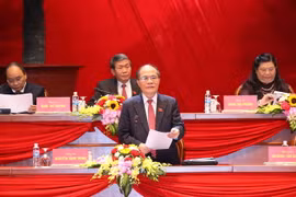 Đồng chí Nguyễn Sinh Hùng, Ủy viên Bộ Chính trị, Chủ tịch Quốc hội thay mặt Đoàn Chủ tịch điều hành phiên họp. (Ảnh: TTXVN)