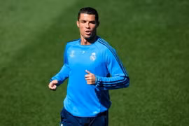 Ronaldo nhiều khả năng sẽ ra sân ngay từ đầu ở trận Real Madrid-Man City. (Nguồn: Mirror)