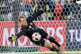 Neuer đã chơi xuất sắc ở loạt sút luân lưu. (Nguồn: DFB.de)