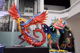 Đồ chơi đập Piñata trưng bày tại một cuộc thi vừa được tổ chức tại thủ đô Mexico City. (Ảnh: Phi Hùng/TTXVN)