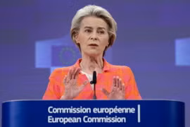 Chủ tịch Ủy ban châu Âu Ursula von der Leyen phát biểu tại cuộc họp báo ở Brussels, Bỉ, ngày 15/5/2023. (Ảnh: AFP/TTXVN)