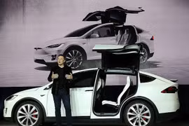 Người tiêu dùng háo hức chờ kế hoạch sản xuất xe Tesla giá rẻ