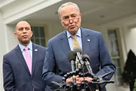 Lãnh đạo phe Cộng hòa tại Thượng viện Mỹ, ông Chuck Schumer phát biểu tại cuộc họp báo ở Washington, DC. (Ảnh: AFP/TTXVN)