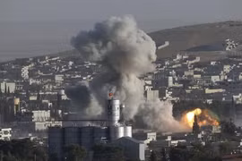 Quân đội Mỹ tiến hành hàng loạt vụ không kích trả đũa ở Syria