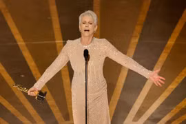 Oscar 2023: Jamie Lee Curtis đoạt tượng vàng đầu tiên trong sự nghiệp