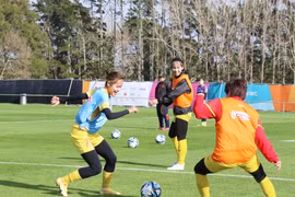 World Cup: Tuyển Nữ Việt Nam hứng khởi trên sân tập chính tại Auckland