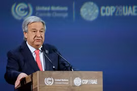 Tổng thư ký Liên hợp quốc Antonio Guterres phát biểu tại Hội nghị COP28. (Ảnh: AP)