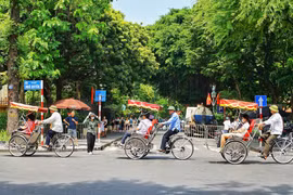 Bắc Bộ ngày nắng, có nơi nắng nóng, Nam Bộ mưa dông rải rác