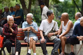 Liên tiếp trong 2 năm qua, Trung Quốc đã ghi nhận tình trạng dân số già hóa và suy giảm. (Nguồn: CFOTO)