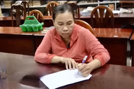Đối tượng Nguyễn Thị Hường tại Cơ quan điều tra Công an Thành phố Hồ Chí Minh. (Ảnh: TTXVN phát)
