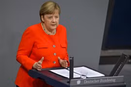 Thủ tướng Đức Angela Merkel phát biểu tại phiên họp Quốc hội ở Berlin. (Ảnh: AFP/TTXVN)