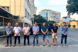 Bảy đối tượng trong băng cướp bị bắt. (Ảnh: TTXVN phát)