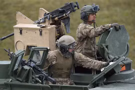 Binh sỹ Mỹ tham gia một cuộc tập trận tại Grafenwoehr, miền nam Đức. (Ảnh: AFP/TTXVN)