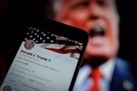 Những phát ngôn của Tổng thống Trump trên Twitter liệu có khiến cử tri quay lưng lại với ông trong cuộc bầu cử vào tháng 11 tới? (Nguồn: Getty Images)