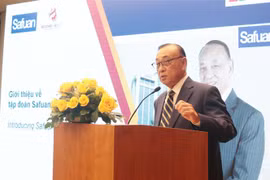 Ông Tansri Matshah Safuan, Chủ tịch Tập đoàn Safuan giới thiệu Dự án Vietnam Market. (Ảnh: Xuân Anh/TTXVN)