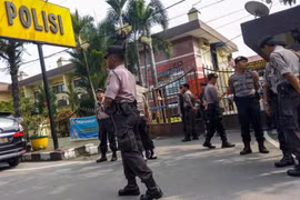Cảnh sát phong tỏa hiện trường vụ đánh bom. (Nguồn: AFP)