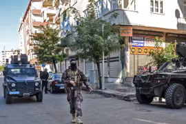 Cảnh sát Thổ Nhĩ Kỳ làm nhiệm vụ tại Diyarbakir. (Nguồn: AFP/TTXVN)