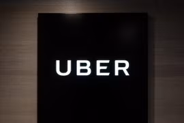 Biểu tượng Uber tại văn phòng ở Hong Kong, Trung Quốc. (Nguồn: AFP/TTXVN)