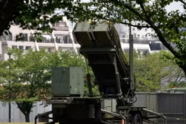 Lá chắn tên lửa PAC-3 được triển khai để đối phó với khả năng Triều Tiên phóng thử tên lửa tại Tokyo. (Nguồn: EPA/TTXVN)