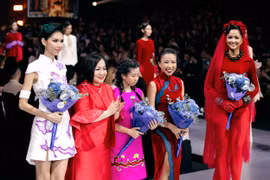 NTK Hà Linh Thư tôn vinh các nữ anh hùng và di sản Việt Nam qua thời trang